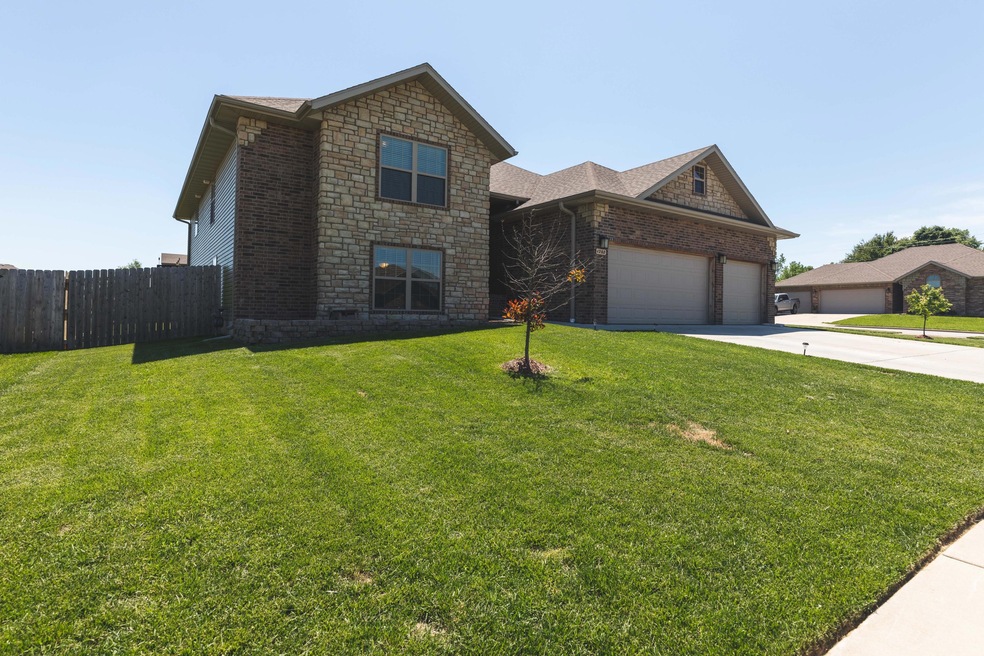 1202 N 10th Ave Ozark-3