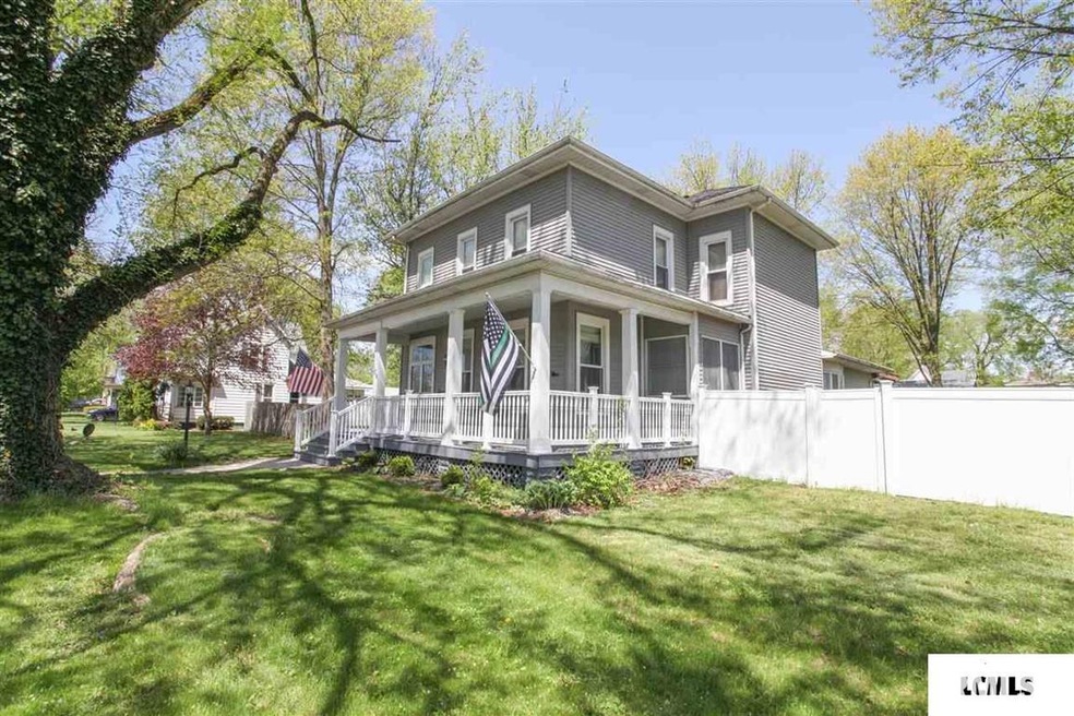 124 8th St, Lincoln, IL 62656 - photo 1