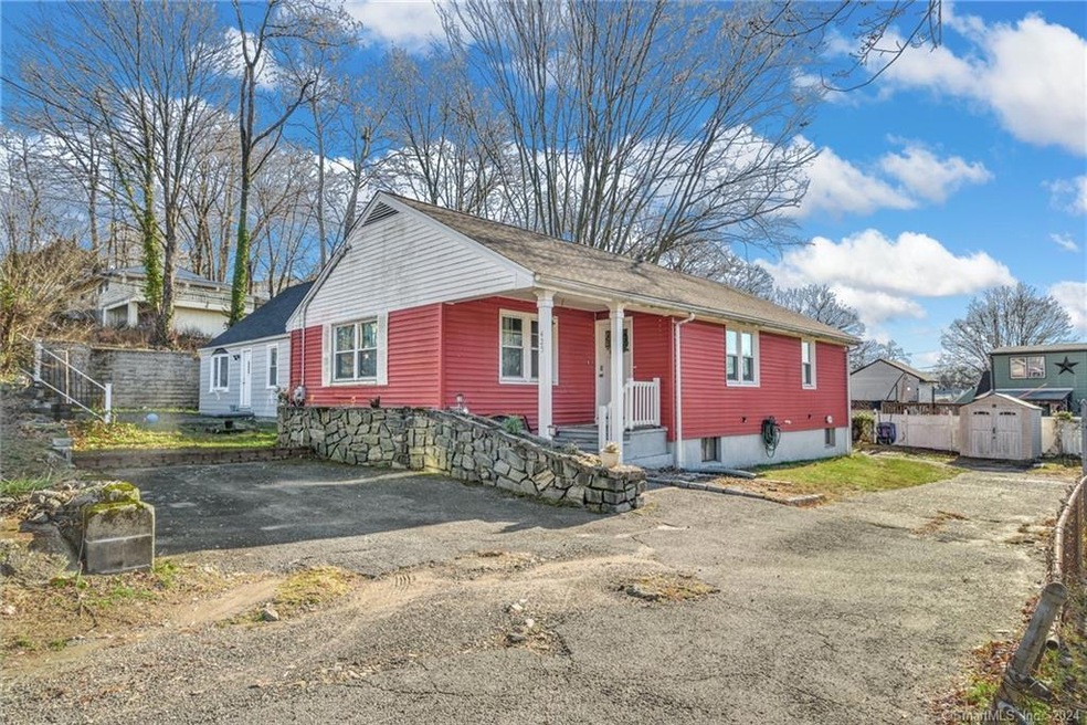 425 Saunders Ave, Bridgeport, CT 06606 - photo 1