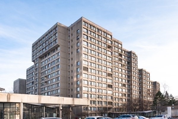 250 Hammond Pond Pkwy unit 812N, Chestnut Hill, MA 02467 - photo 1