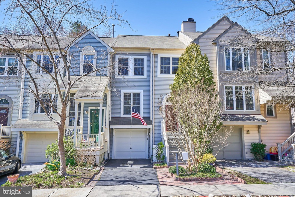 8302 Southern Oaks Ct, Lorton, VA 22079 - photo 1