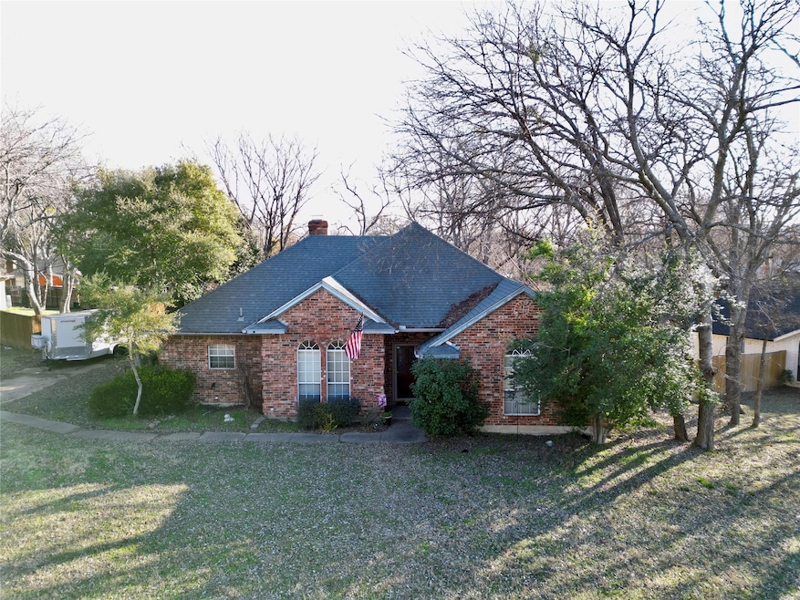 View of front facade with a front yard
