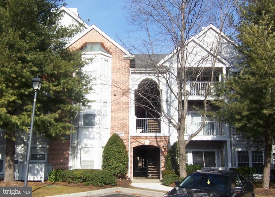 4401 Silverbrook Ln unit B101, Owings Mills, MD 21117 - photo 1
