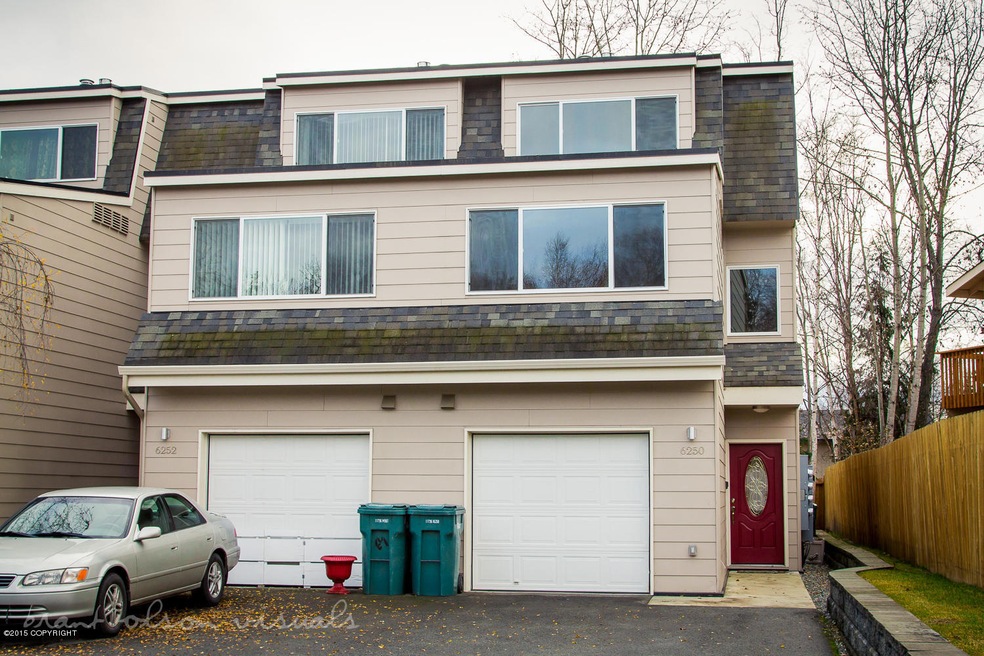 E 41st Court-26