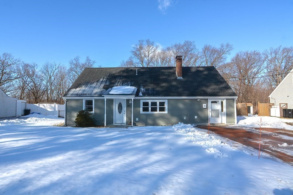 37 Janet Cir, Shrewsbury, MA 01545 - photo 1