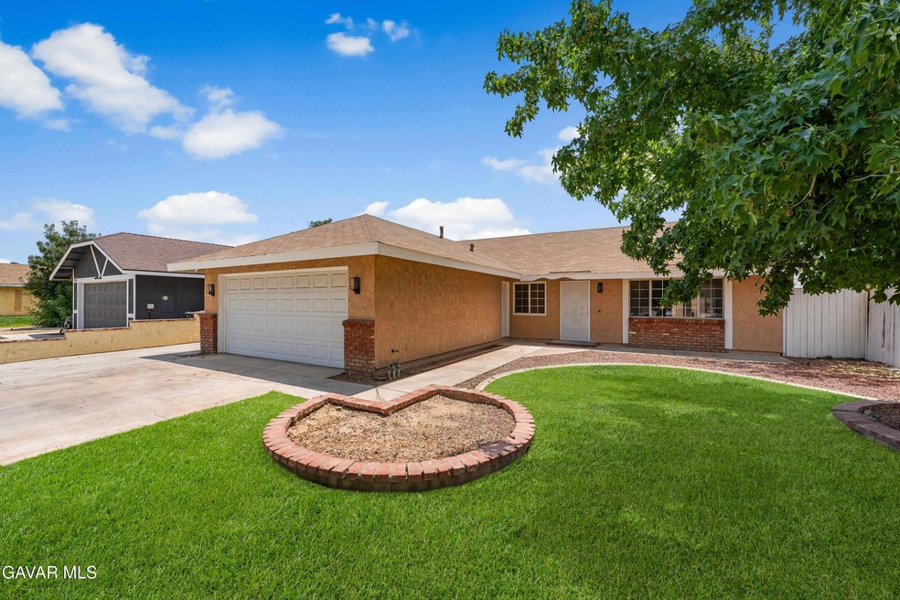 716 E Avenue j5, Lancaster, CA 93535 - photo 1