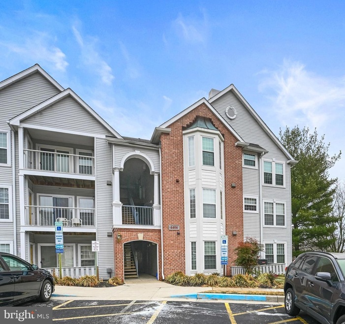 4406 Silverbrook Ln unit J103, Owings Mills, MD 21117 - photo 1