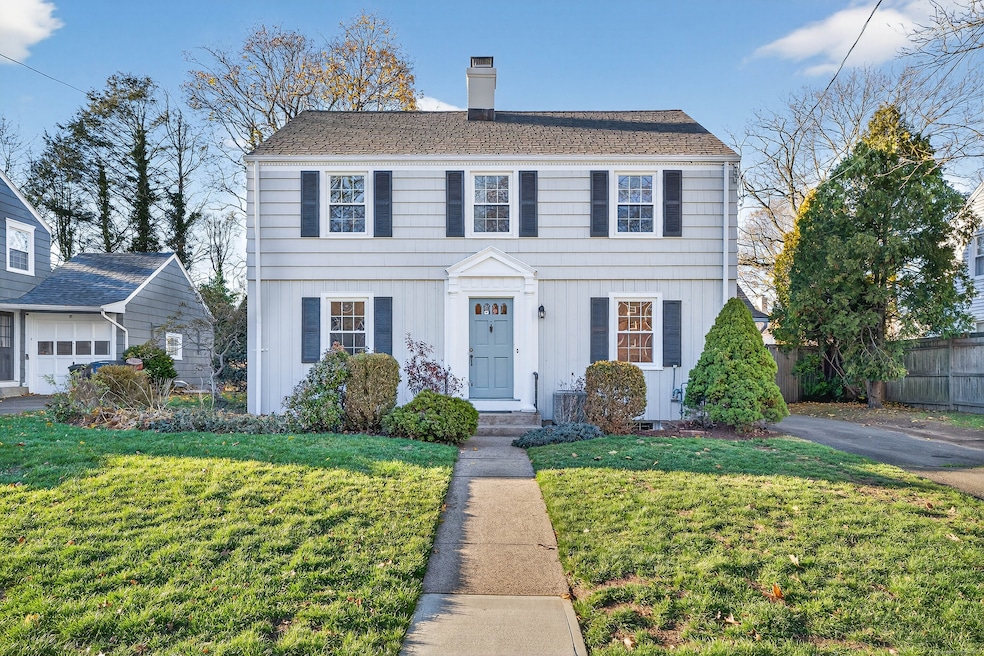 36 Birch Dr, New Haven, CT 06515 - photo 1