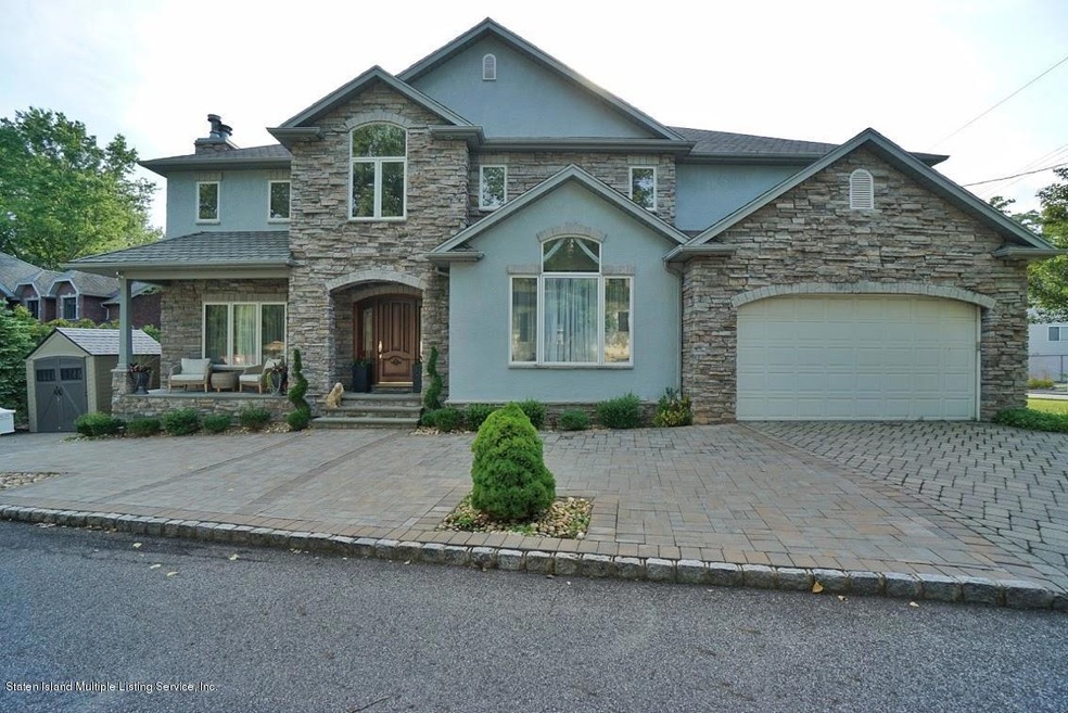 10 Canterbury Ct, Staten Island, NY 10309 - photo 1