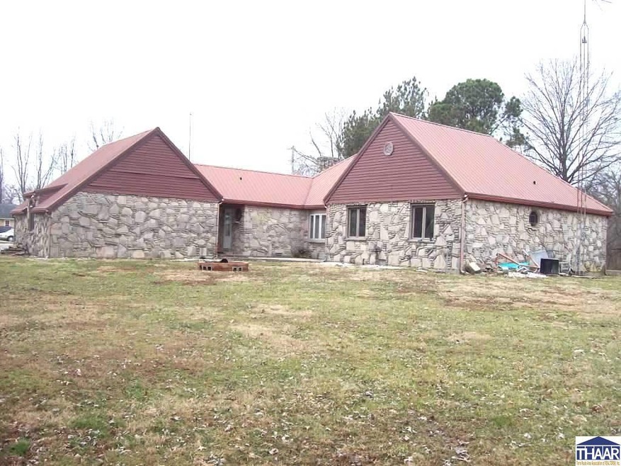 900 7th St NE, Linton, IN 47441 - photo 1