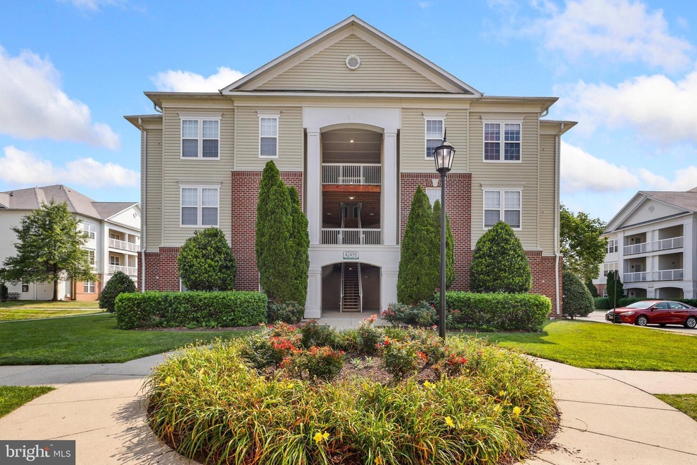 42496 Mayflower Terrace unit 104, Ashburn, VA 20148 - photo 1
