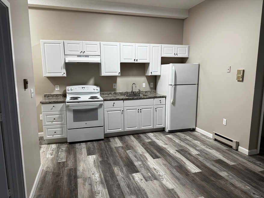 92 Gorham St unit 202, Lowell, MA 01852 - photo 1