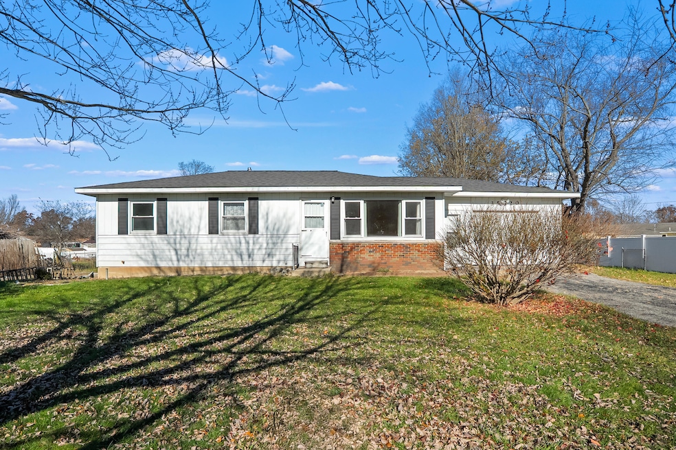 35520 Margurite Ln, Paw Paw, MI 49079 - photo 1