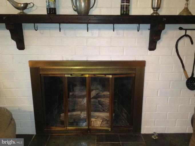 8029 Hillcrest Dr, Manassas, VA 20111 - photo 1