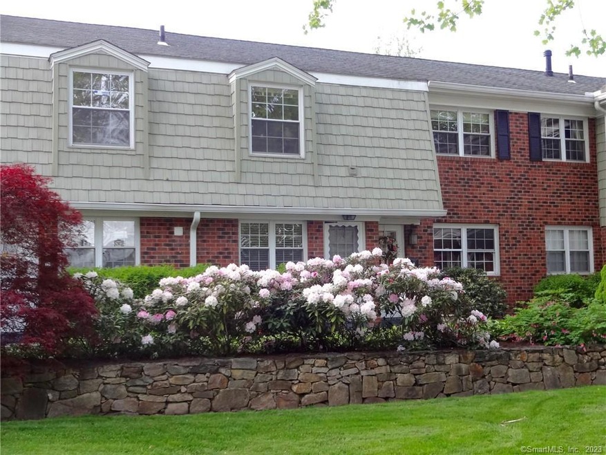 245 Unquowa Rd unit 7, Fairfield, CT 06824 - photo 1