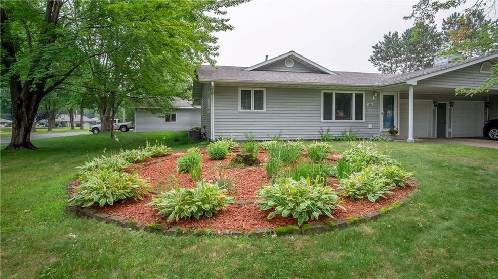 122 18th St N unit A, Menomonie, WI 54751 - photo 1