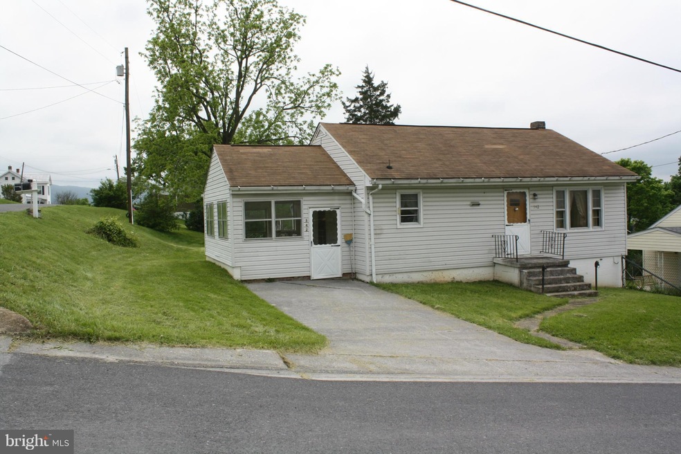 342 Thompson St, Strasburg, VA 22657 - photo 1