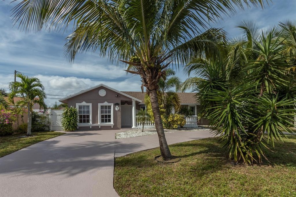 6915 Westview Dr, Lake Worth, FL 33462 - photo 1