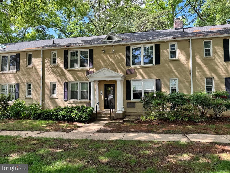 228 N Thomas St unit 4, Arlington, VA 22203 - photo 1