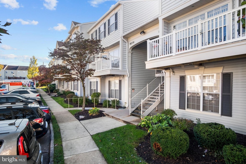 8211 Crossbrook Ct unit 202, Lorton, VA 22079 - photo 1