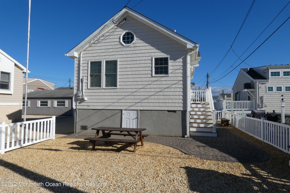 109 W Pelican Way, Lavallette, NJ 08735 - photo 1