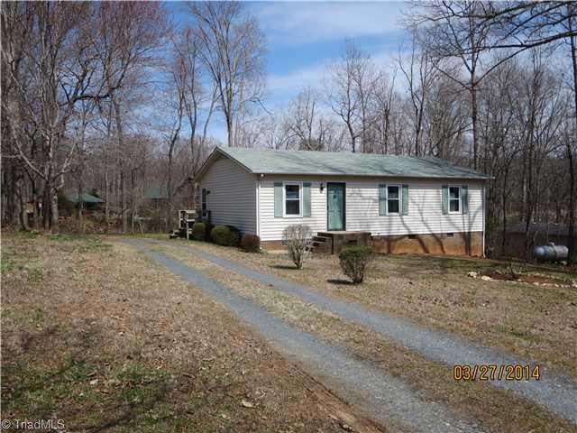 2945 Sharron Dr, Asheboro, NC 27205 - photo 1