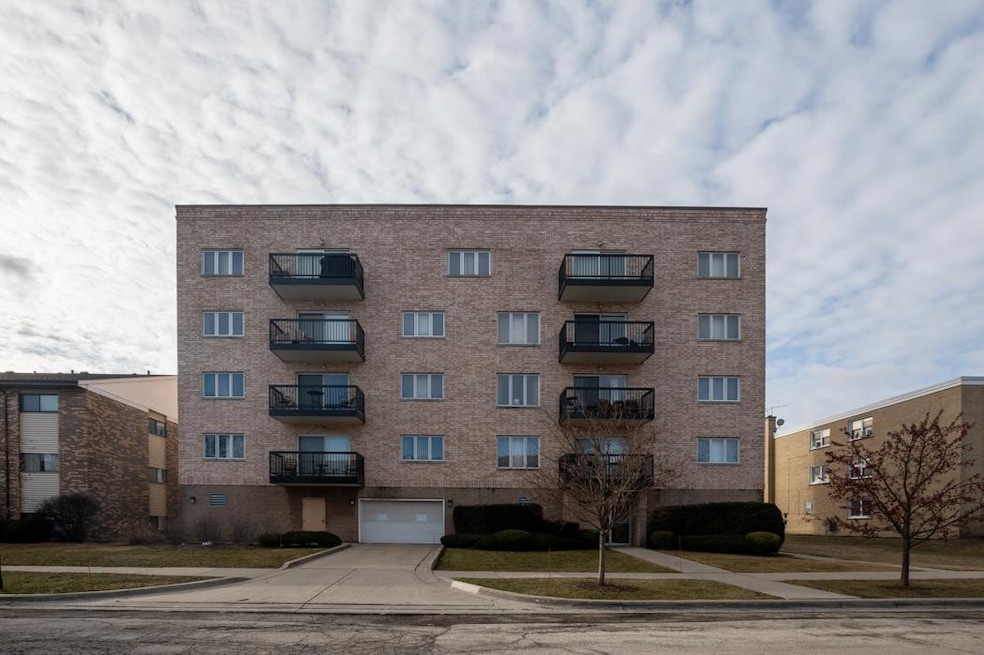 1227 Brown St unit 204, Des Plaines, IL 60016 - photo 1