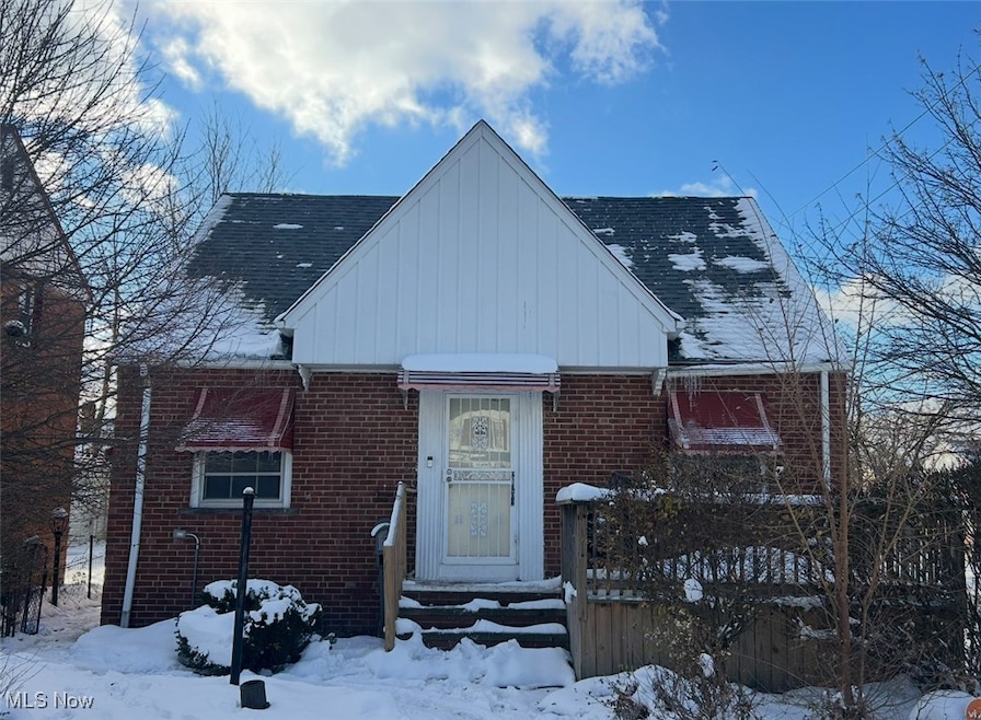 21202 Hillgrove Ave, Maple Heights, OH 44137 - photo 1