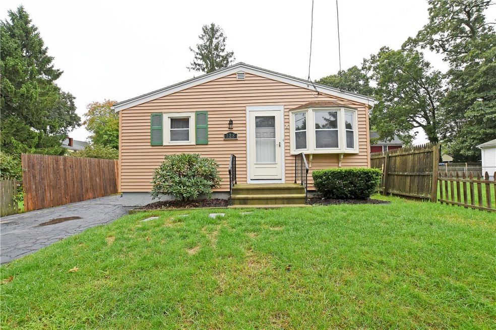 128 Oak Crest Dr, Riverside, RI 02915 - photo 1