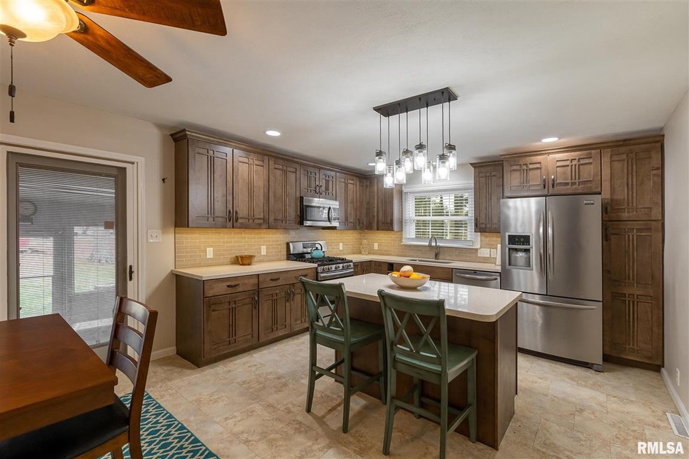 306 St Marys Dr, Harrisburg, IL 62946 - photo 1