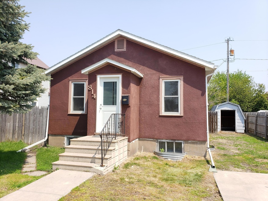 814 4th Ave NW, Jamestown, ND 58401 - photo 1