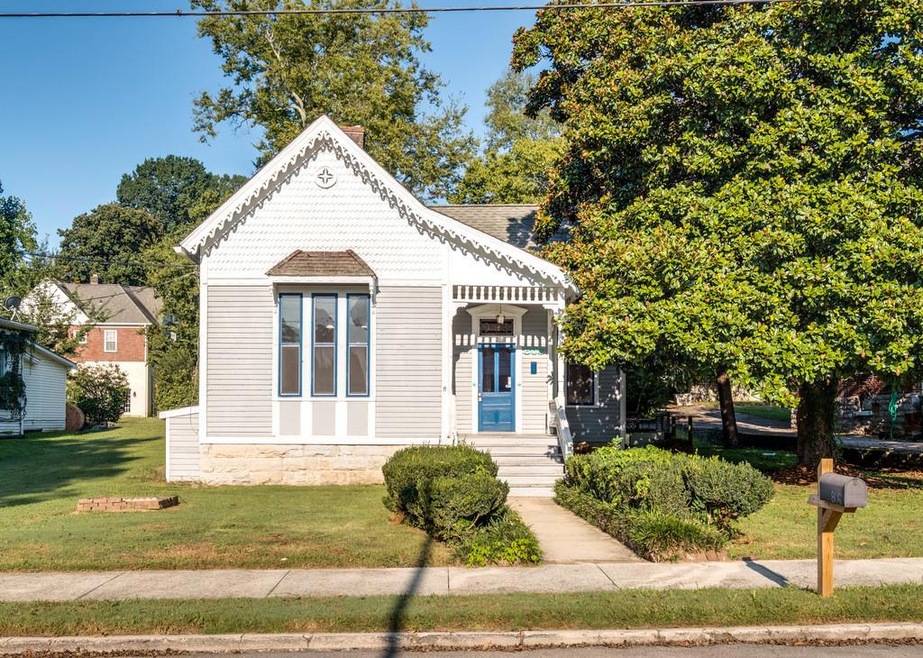 806 Walker St, Columbia, TN 38401 - photo 1