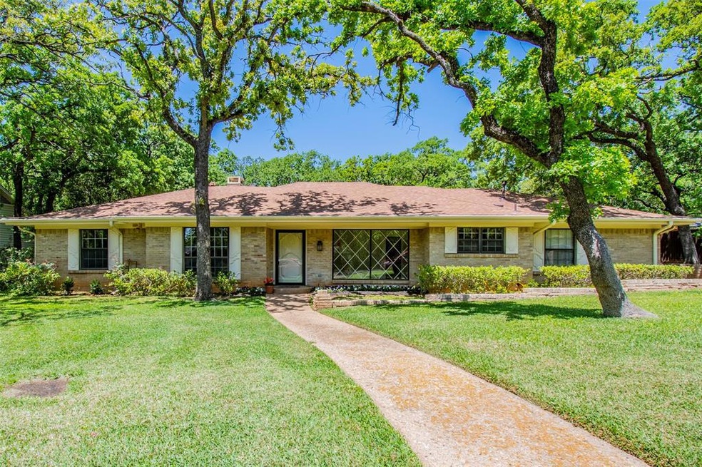 823 Ridgecrest Cir, Denton, TX 76205 - photo 1