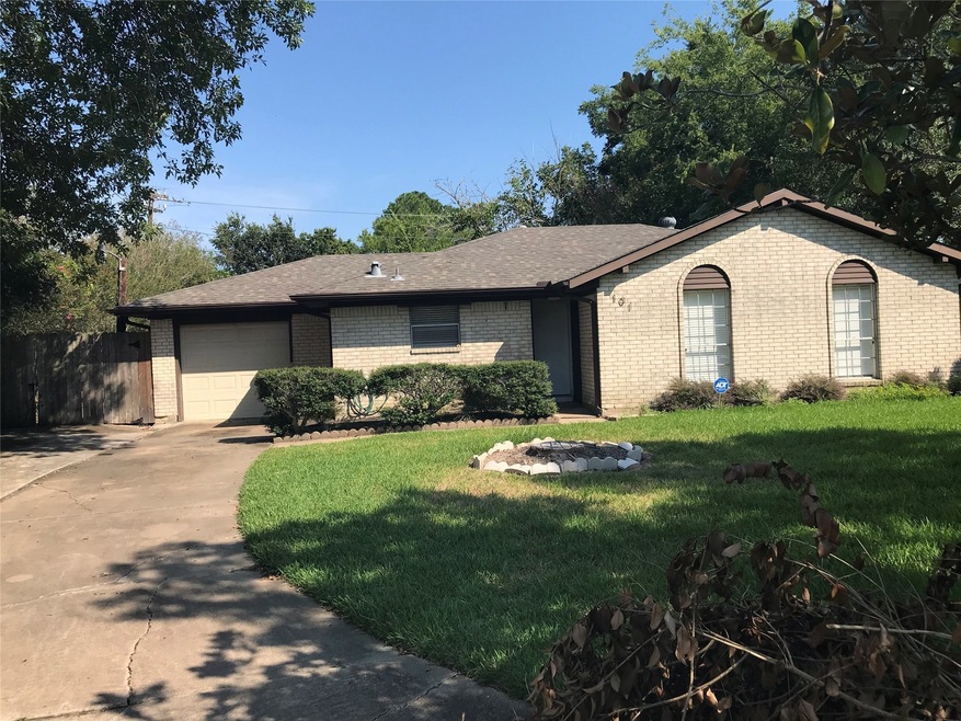 101 Lottie Ln, Friendswood, TX 77546 - photo 1