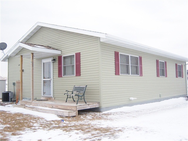 107 Taylor Ct, Potosi, WI 53820 - photo 1