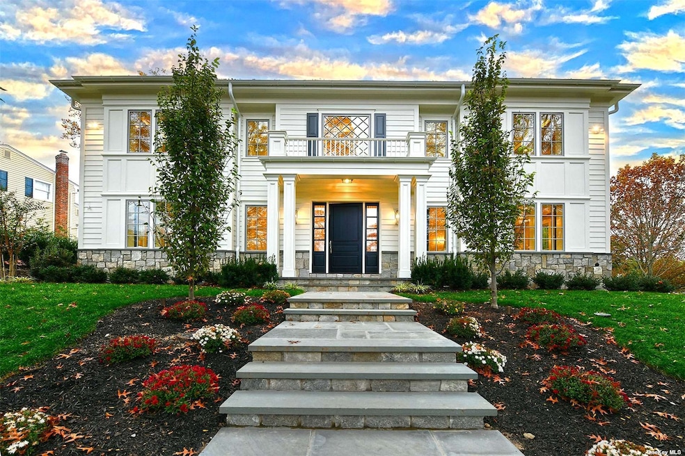 2 Willow Ct, Manhasset, NY 11030 - photo 1