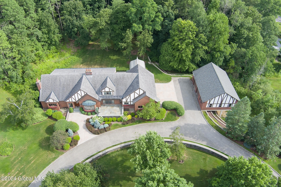 10 Covington Ct, Schenectady, NY 12309 - photo 1