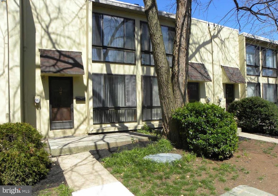 100 E Glenolden Ave unit U6, Glenolden, PA 19036 - photo 1