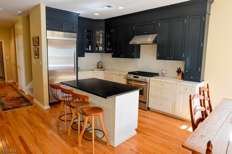 313 Binghampton Ln, Livingston, NJ 07039 - photo 1