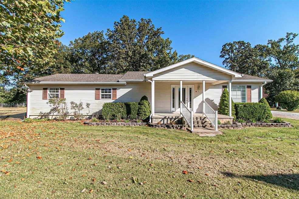 183 Macaw Ln, Poplar Bluff, MO 63901 - photo 1