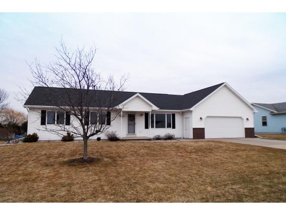 N9634 Chadbury Ln, Appleton, WI 54915 - photo 1