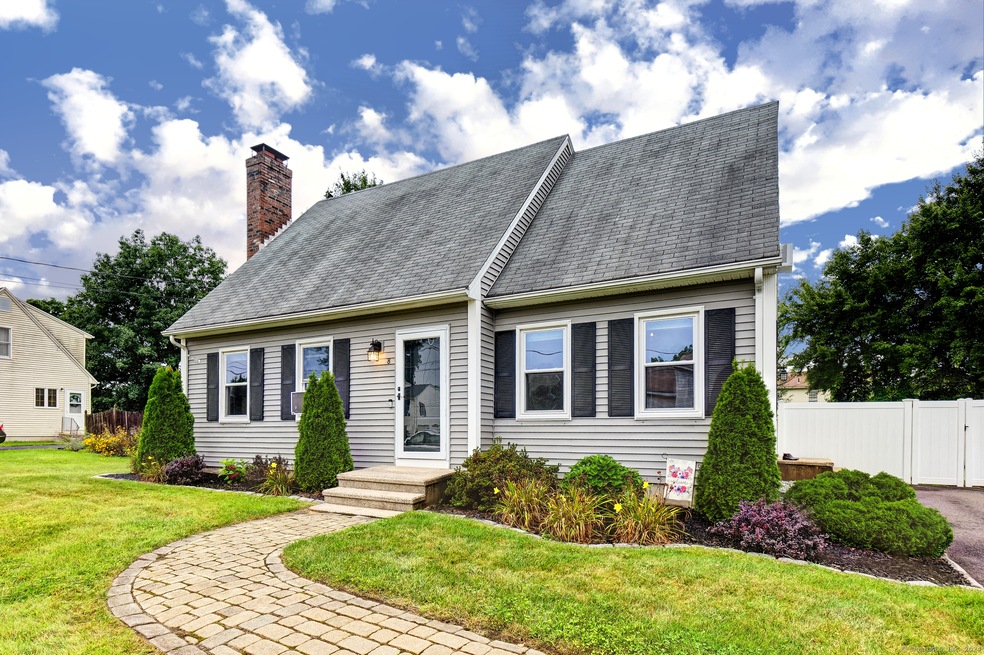 8 Eileen Ln, Enfield, CT 06082 - photo 1