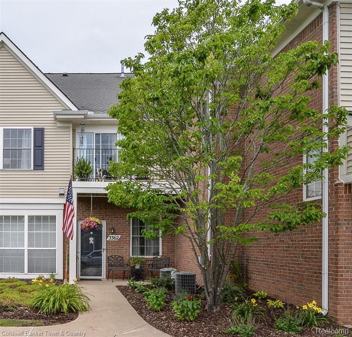 Gorgeous curb appeal