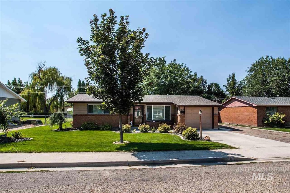 1611 E Lincoln Ave, Nampa, ID 83686 - photo 1