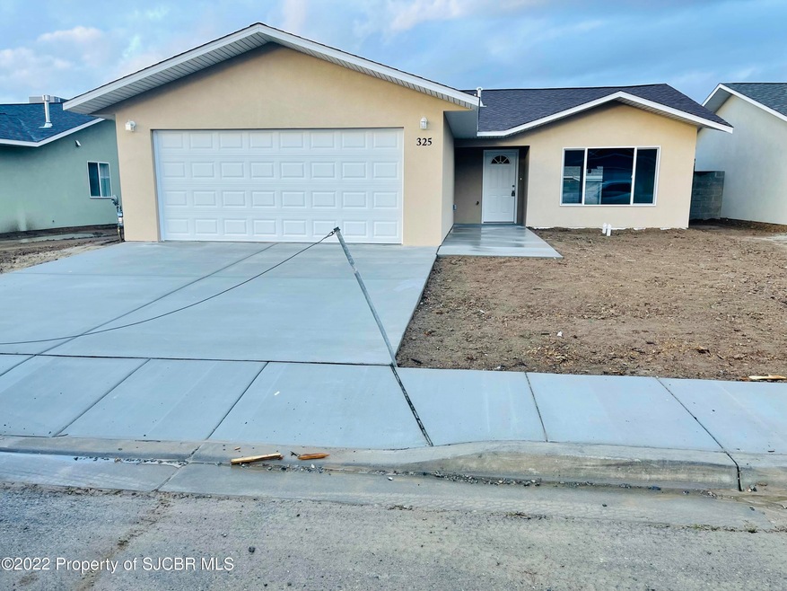 325 Valle Bonita St, Farmington, NM 87401 - photo 1