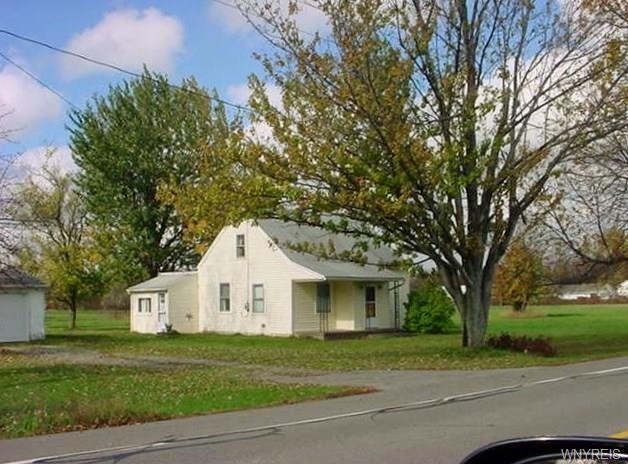 WELCOME TO 3420 BEEBE RD., NEWFANE 14108.  THIS HO