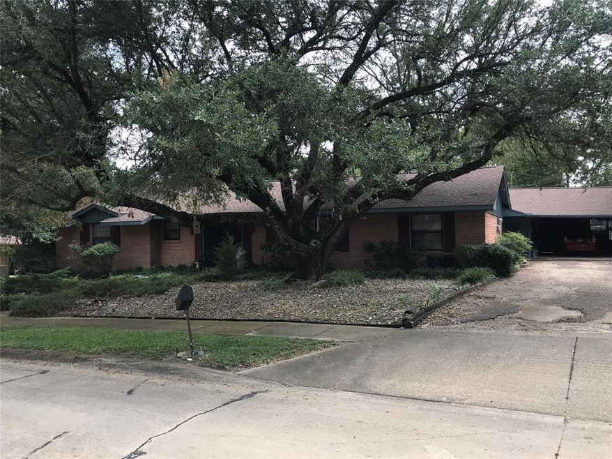 1407 Munn Dr, Ennis, TX 75119 - photo 1