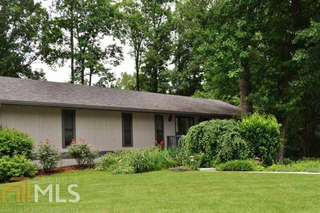 Lovingly maintained ranch home.