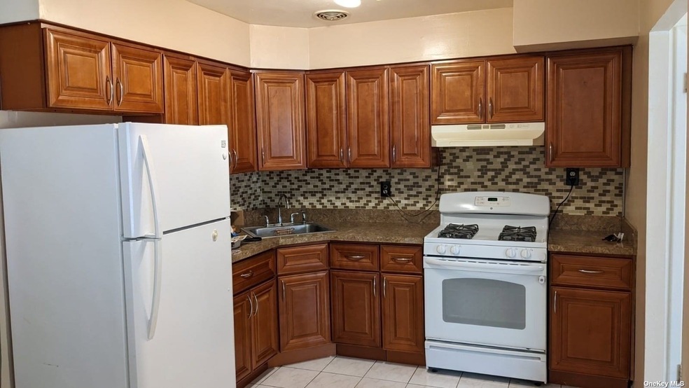 89-35 Pontiac St unit 1st FL, Jamaica, NY 11427 - photo 1