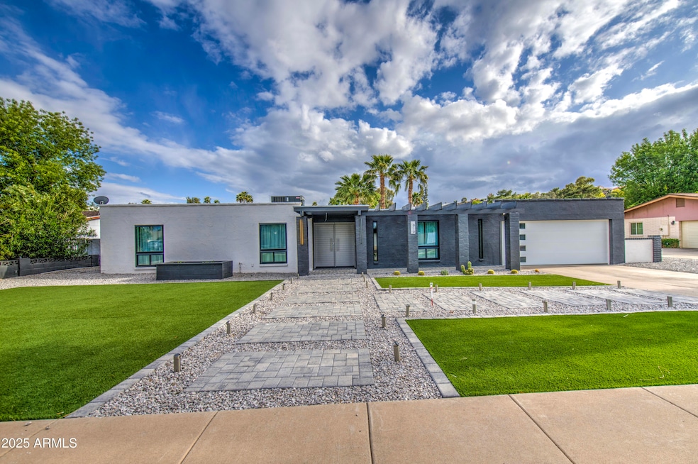 919 W Port Royale Ln, Phoenix, AZ 85023 - photo 1